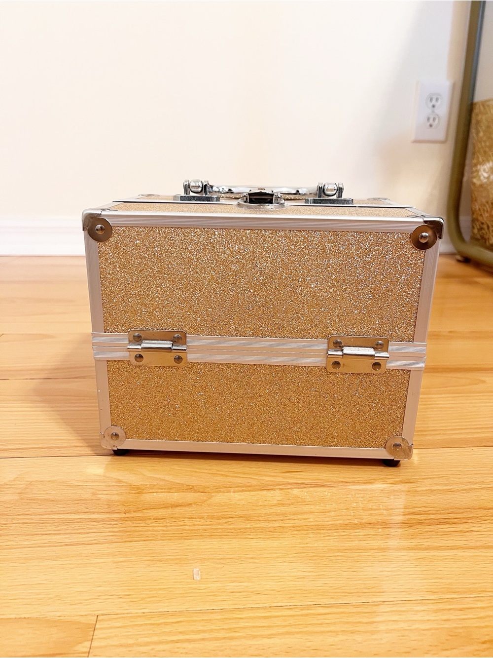 Makeup Case Storage - Picture 6 of 9